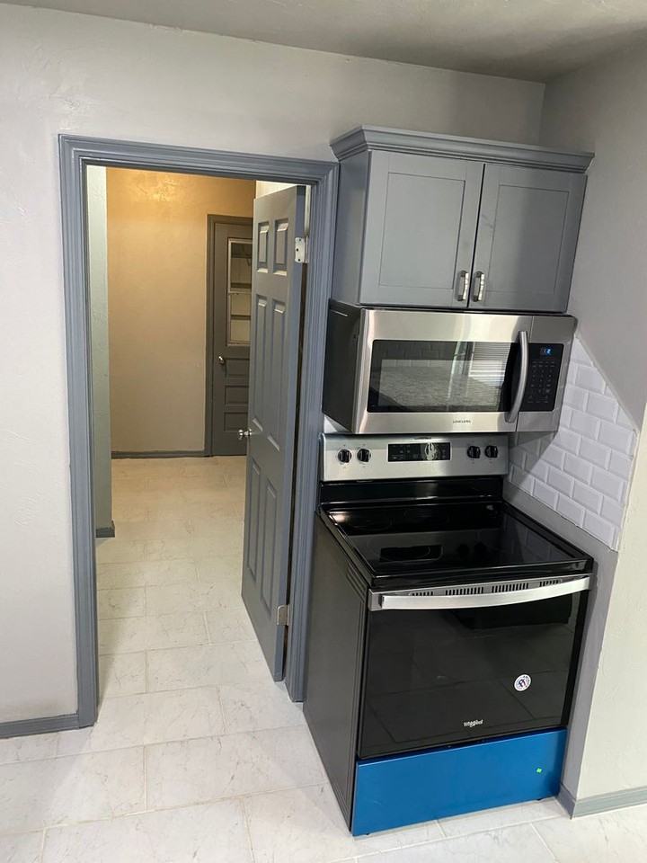 10714 East 27th Street South - Photo 2 of 25