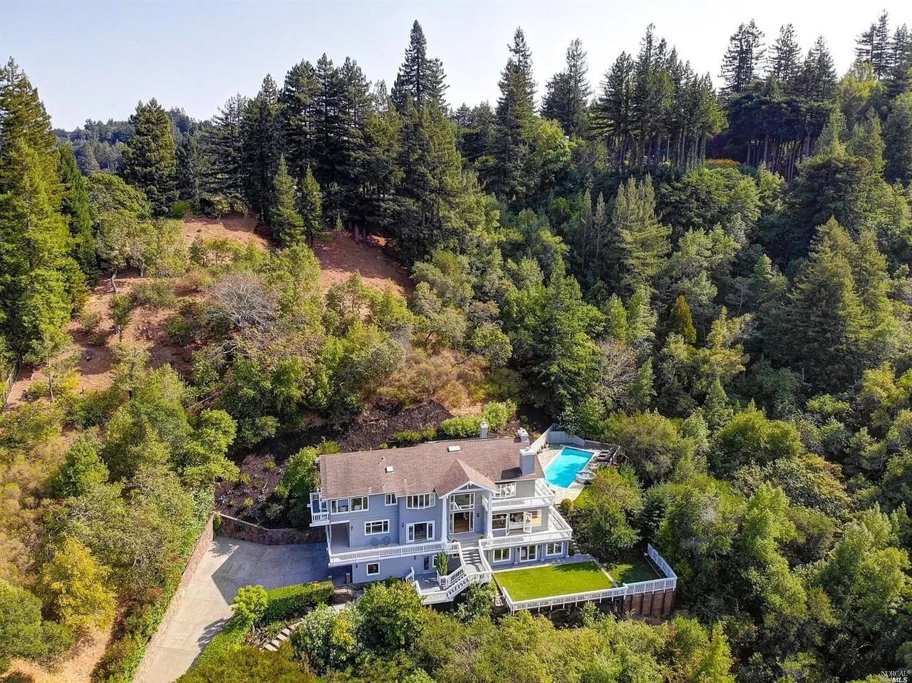 216 Evergreen Dr - Photo 3 of 50