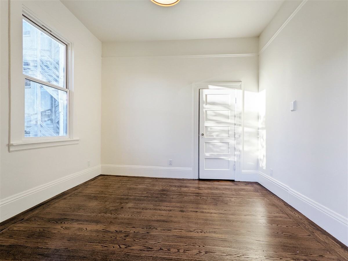 461 Greenwich St - Photo 6 of 20