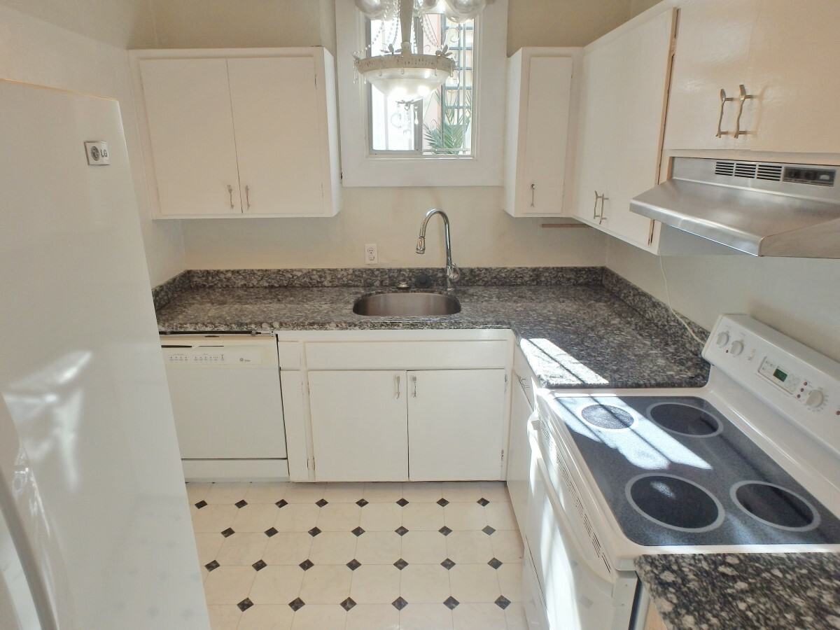 1809 Broadway #3 - Photo 4 of 16