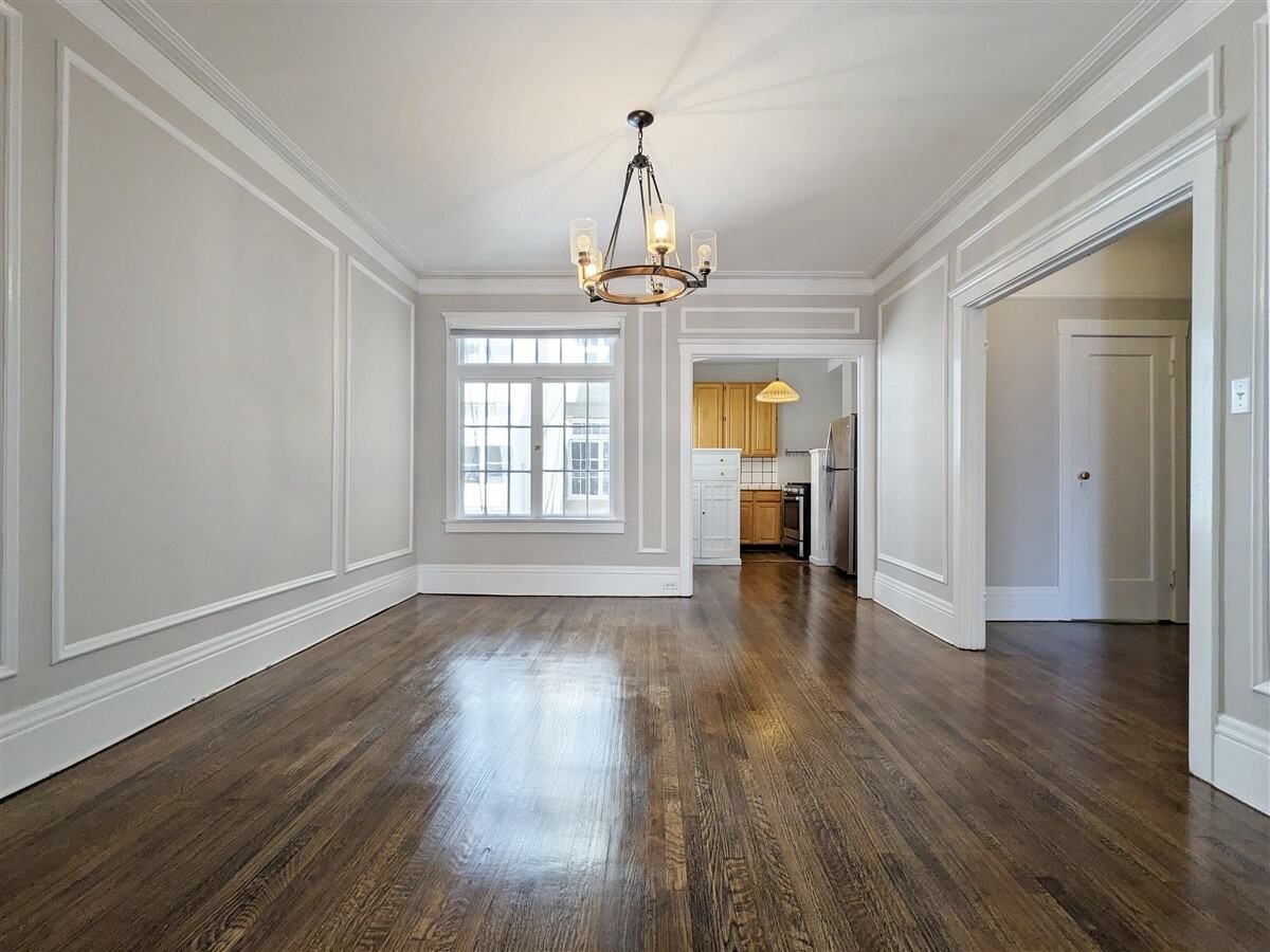 2030 Franklin St #404 - Photo 4 of 21