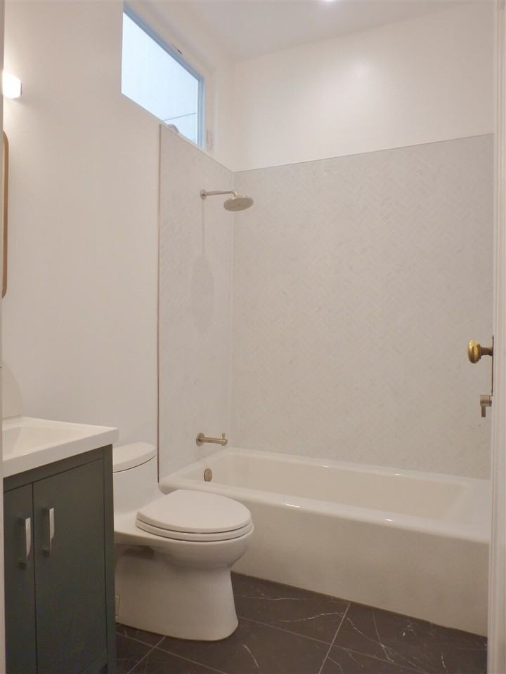 1856 Green St #1 - Photo 4 of 17