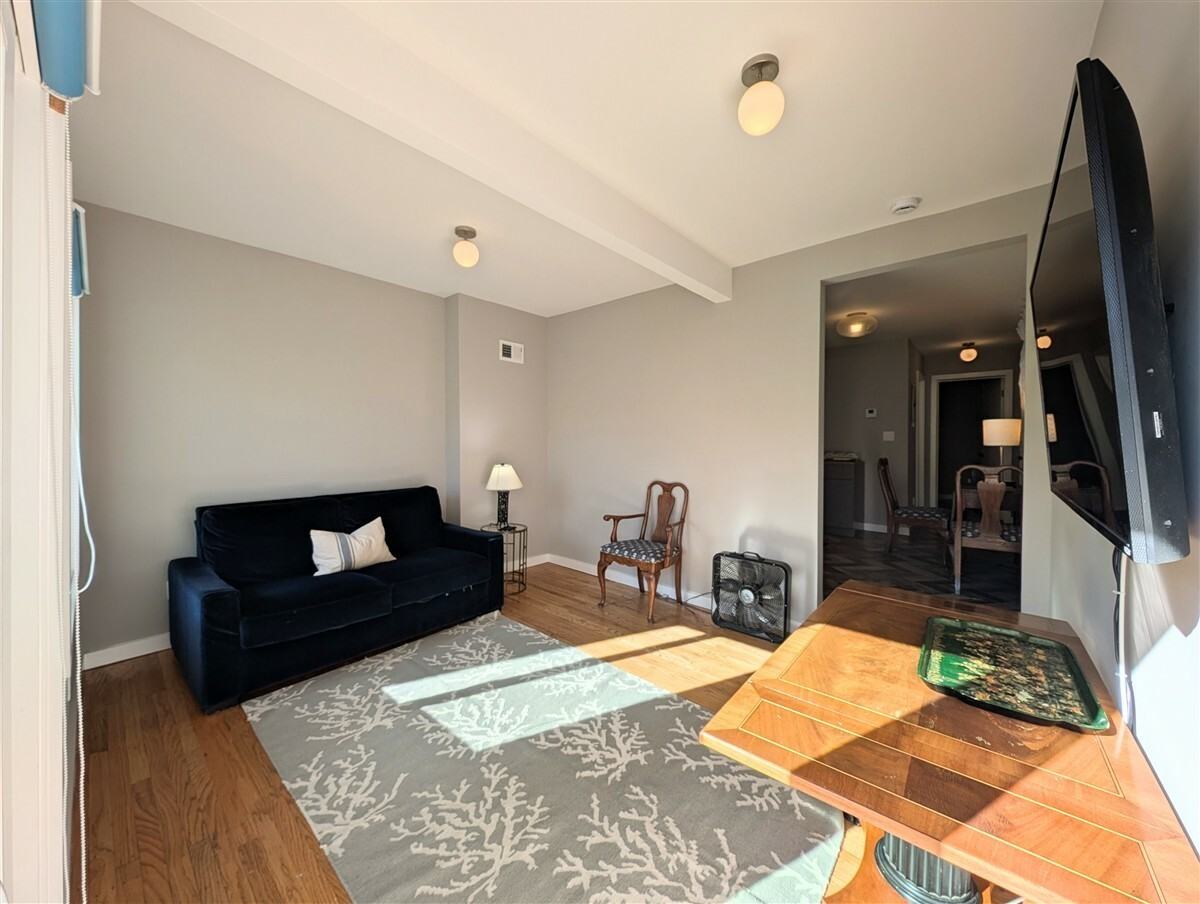 1037 Broadway #A - Photo 2 of 17