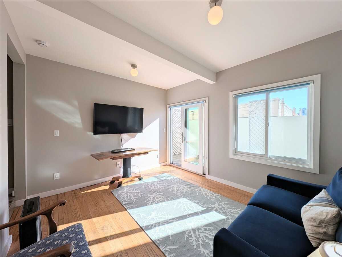 1037 Broadway #A - Photo 3 of 17