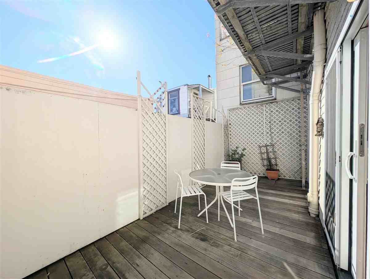 1037 Broadway #A - Photo 4 of 17