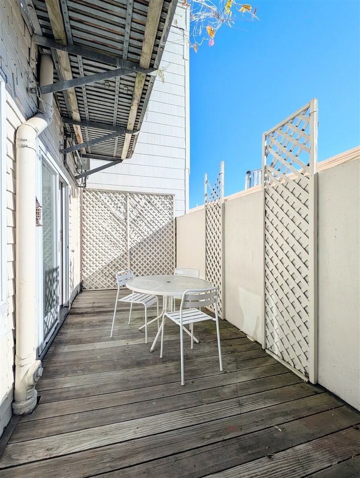 1037 Broadway #A - Photo 6 of 17