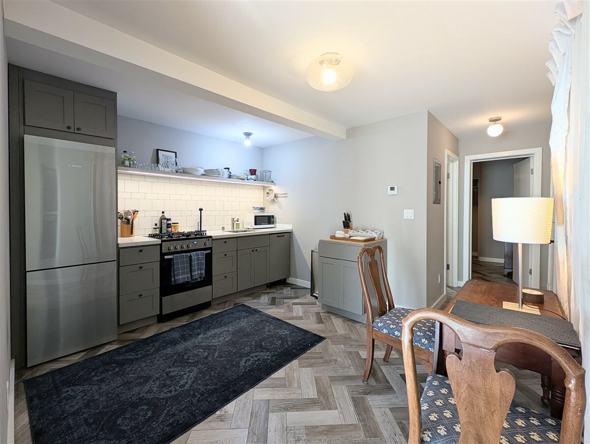 1037 Broadway #A - Photo 7 of 17