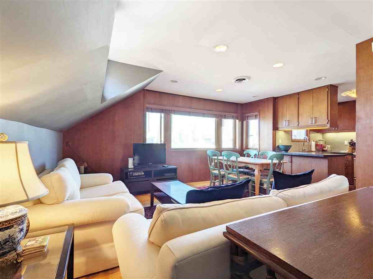 1039A Broadway - Photo 4 of 24