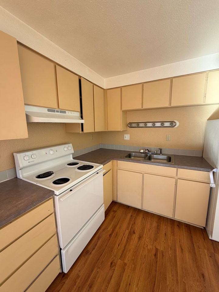 2124 Arthur St #16 - Photo 2 of 12