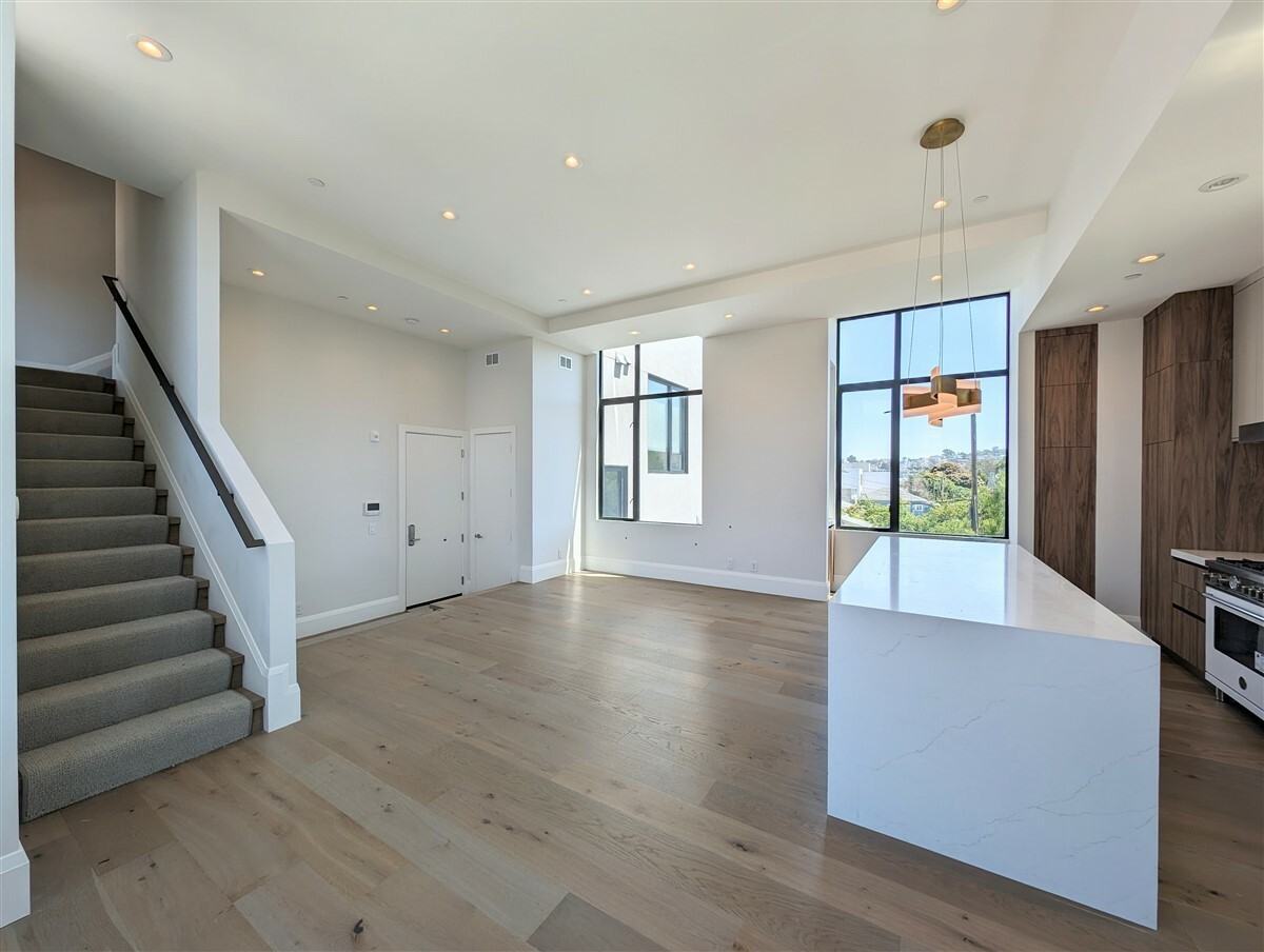 2707 23rd St #2 - Photo 5 of 24