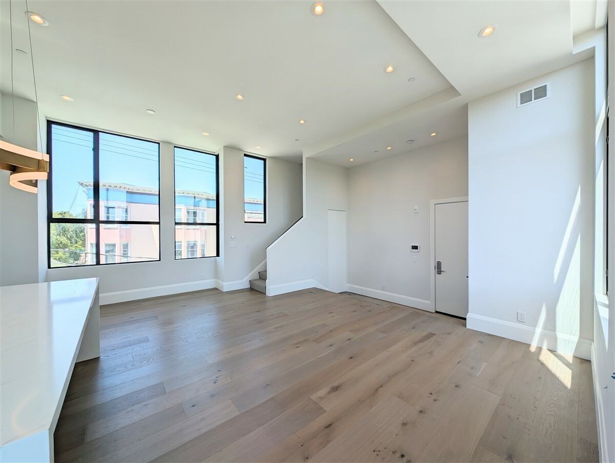 2707 23rd St #2 - Photo 6 of 24