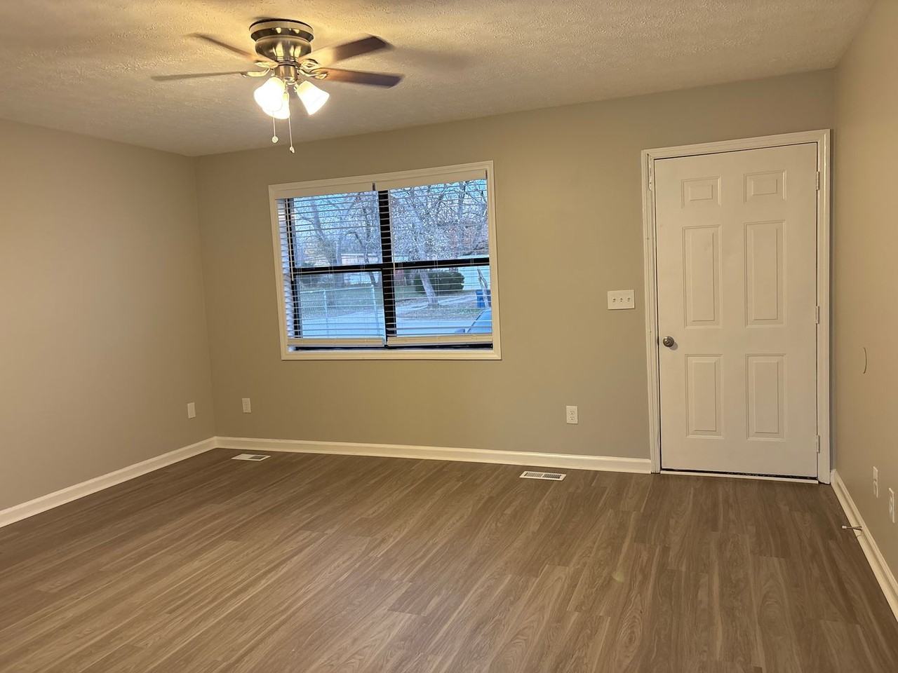 842 South Spring Street - Photo 2 of 13