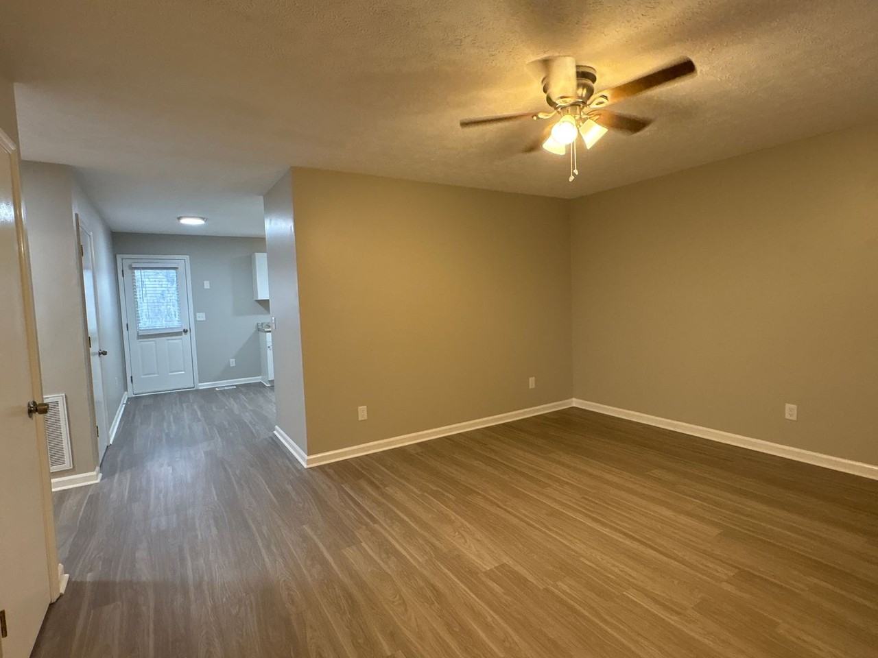 842 South Spring Street - Photo 3 of 13