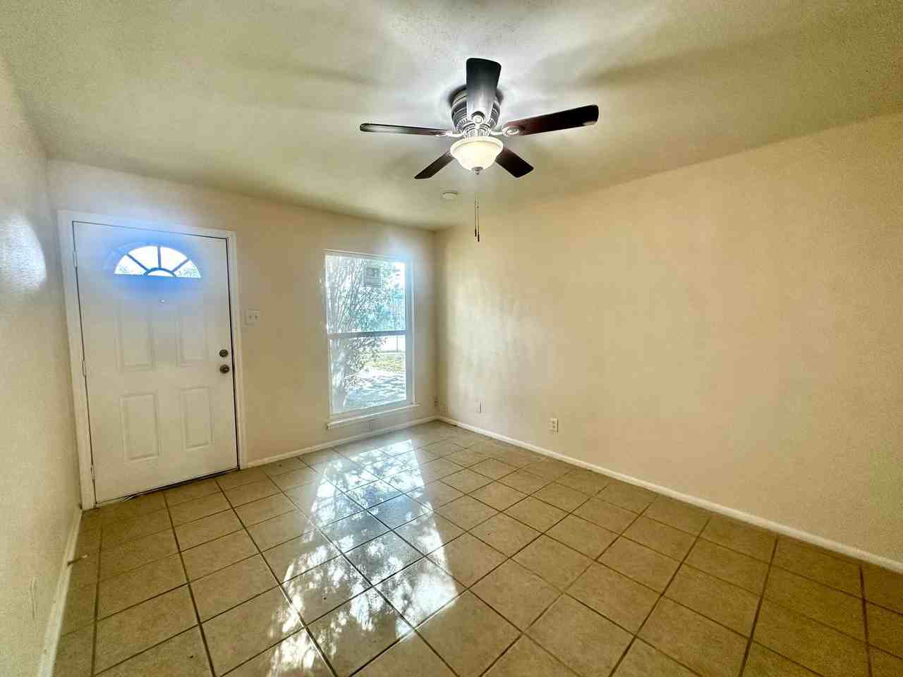 2143 Henrietta St - Photo 2 of 12