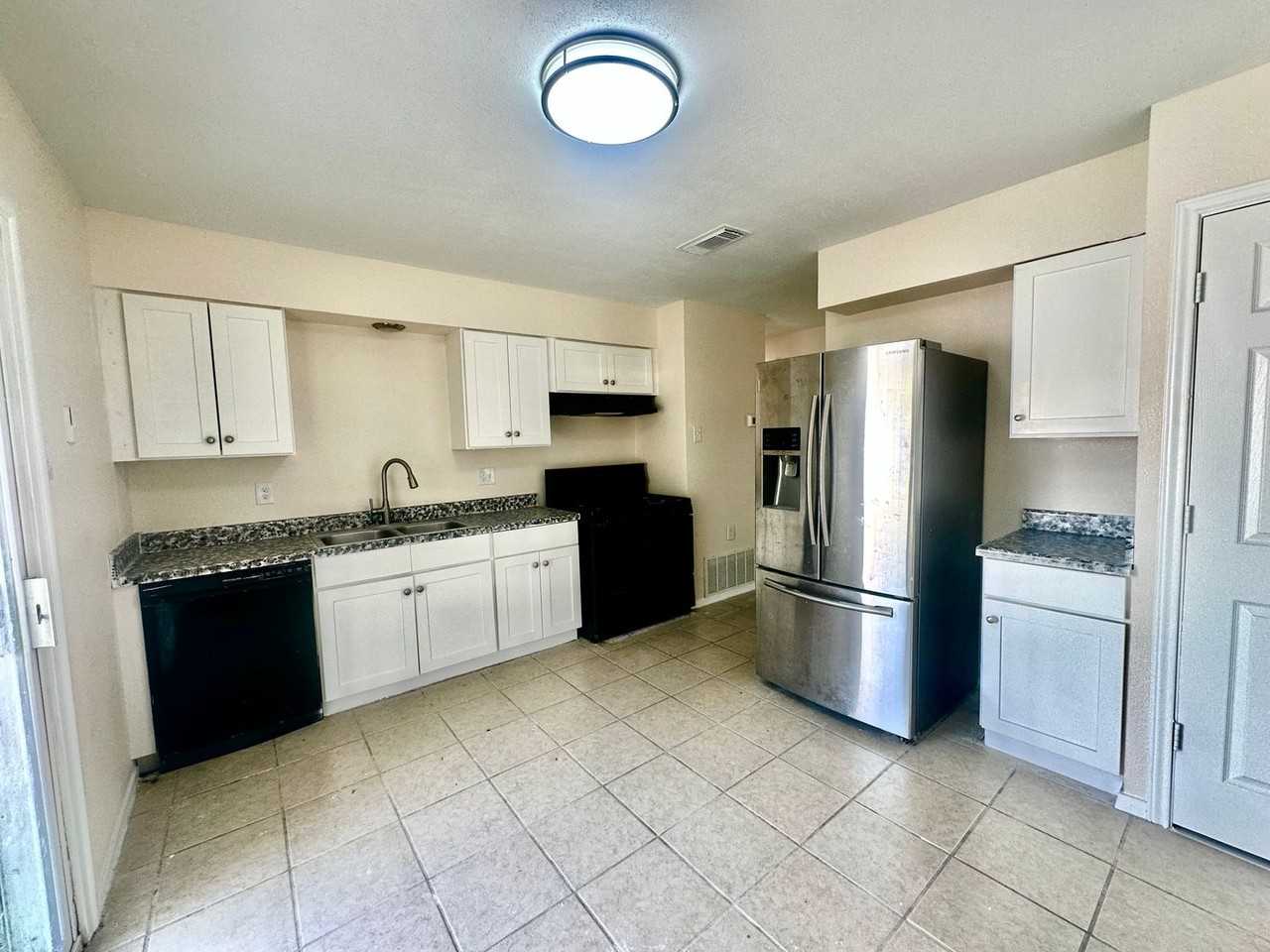 2143 Henrietta St - Photo 4 of 12