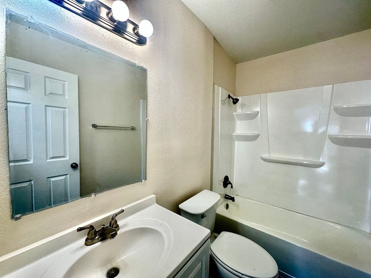 2143 Henrietta St - Photo 5 of 12