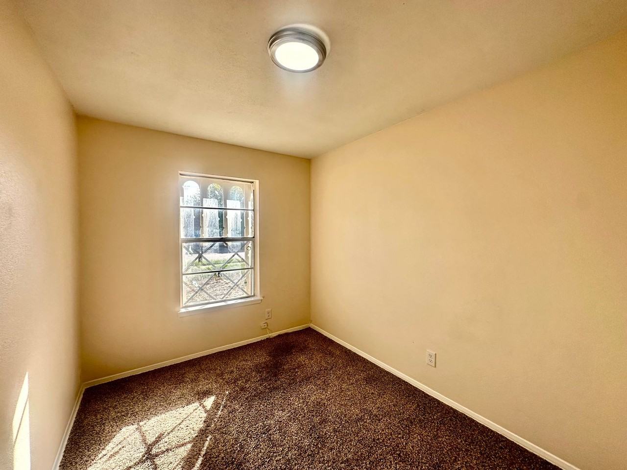 2143 Henrietta St - Photo 6 of 12