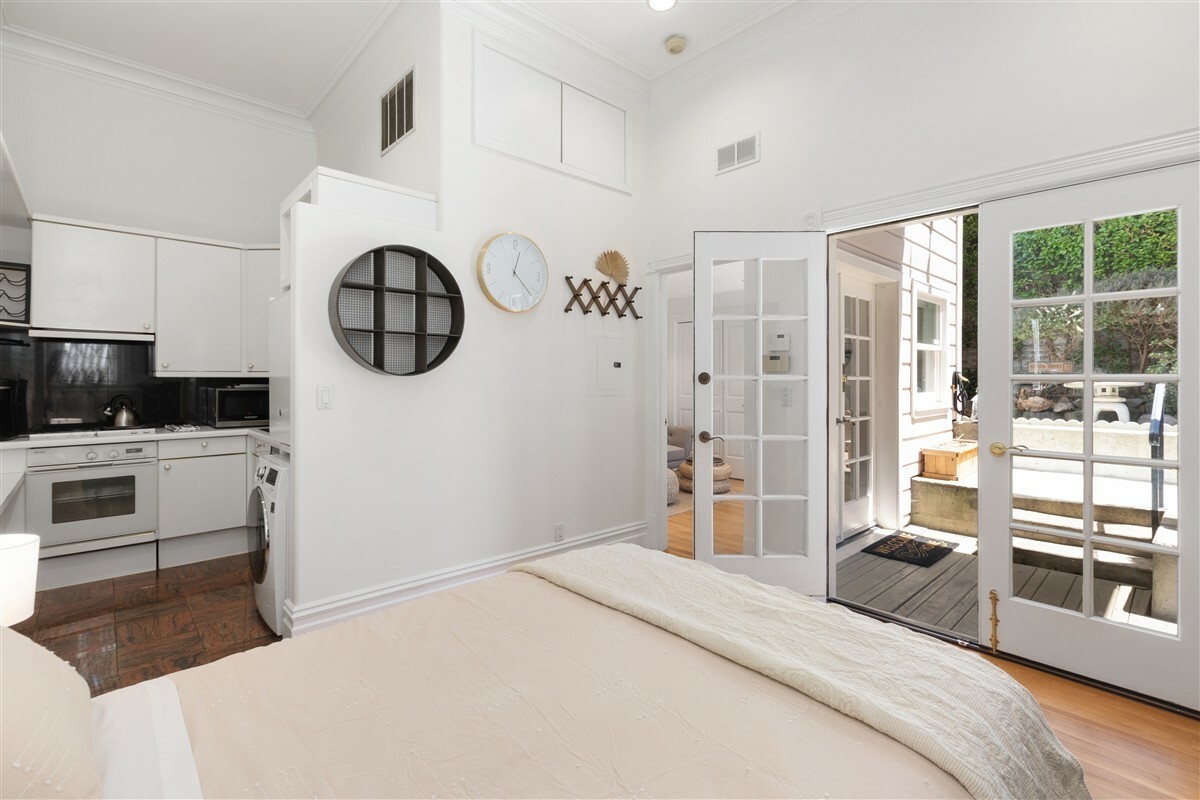 1944 Webster St #2 - Photo 2 of 24
