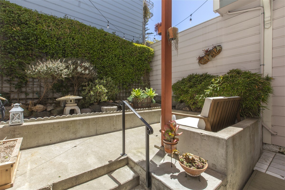 1944 Webster St #2 - Photo 5 of 24