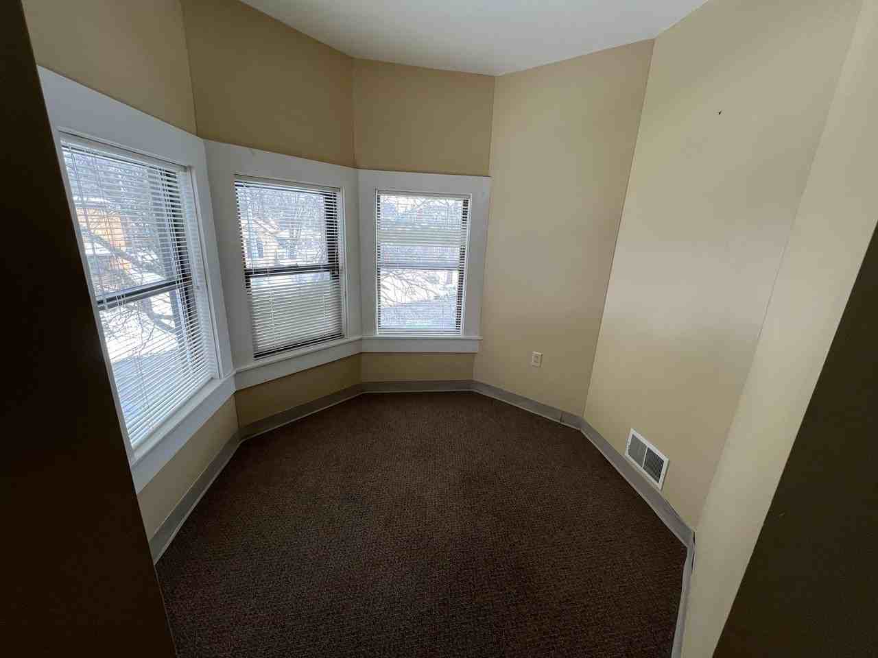 320 E Lincoln Ave - Photo 5 of 15