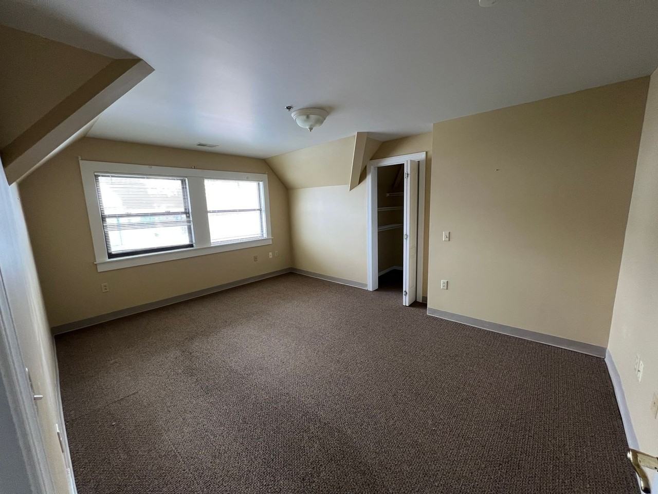 320 E Lincoln Ave - Photo 6 of 15