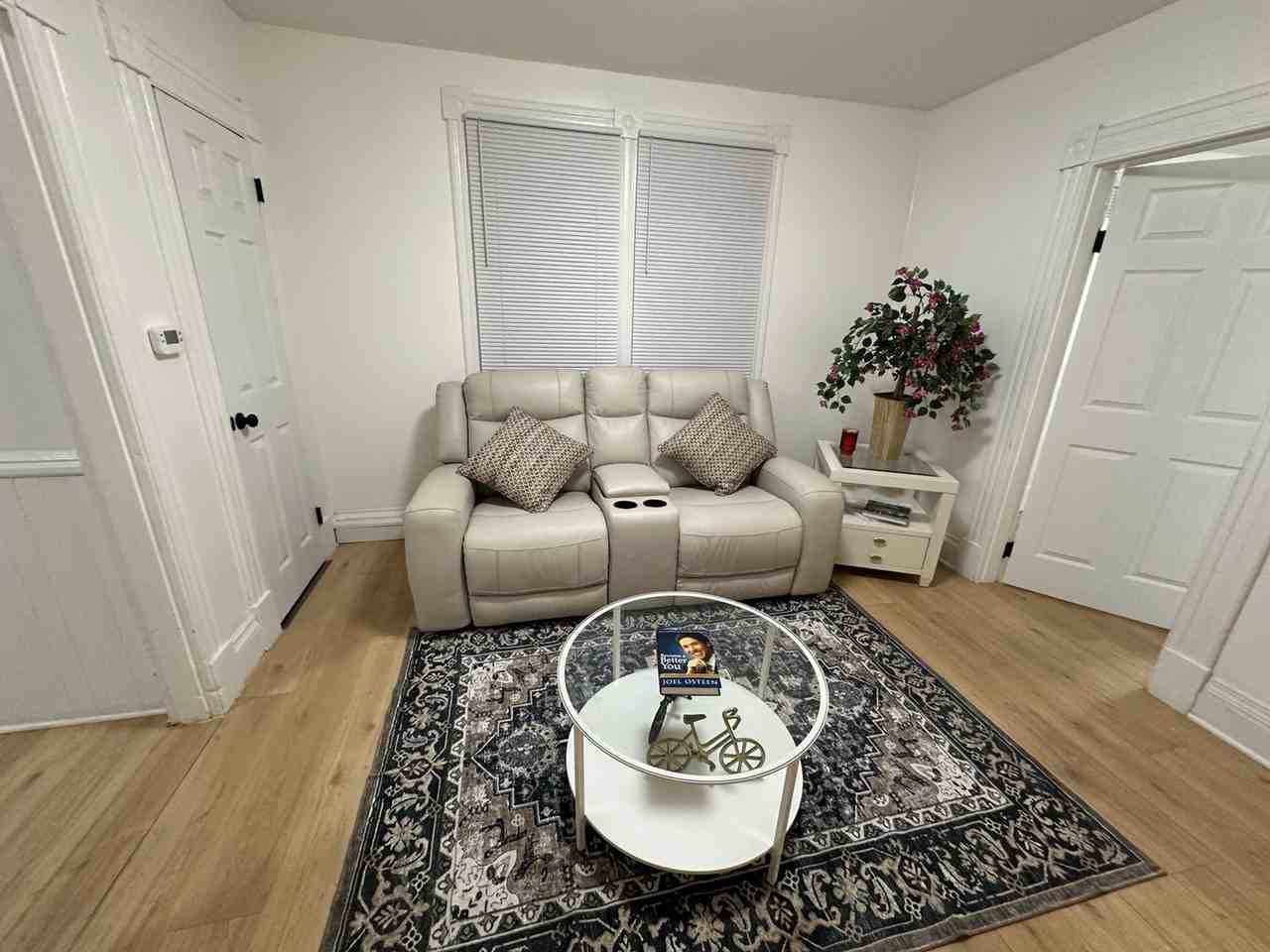 63 Whitmore St - Photo 2 of 28