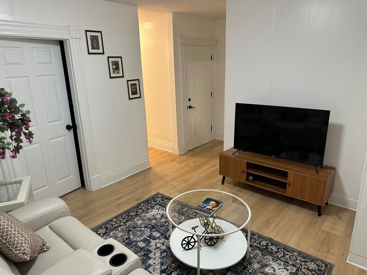 63 Whitmore St - Photo 4 of 28