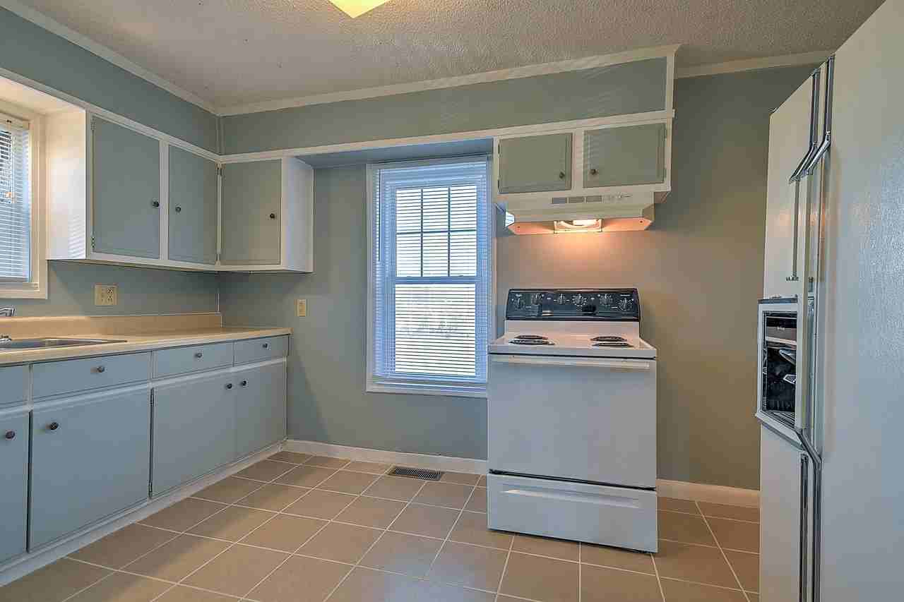 1408 West College Street - Photo 5 of 39