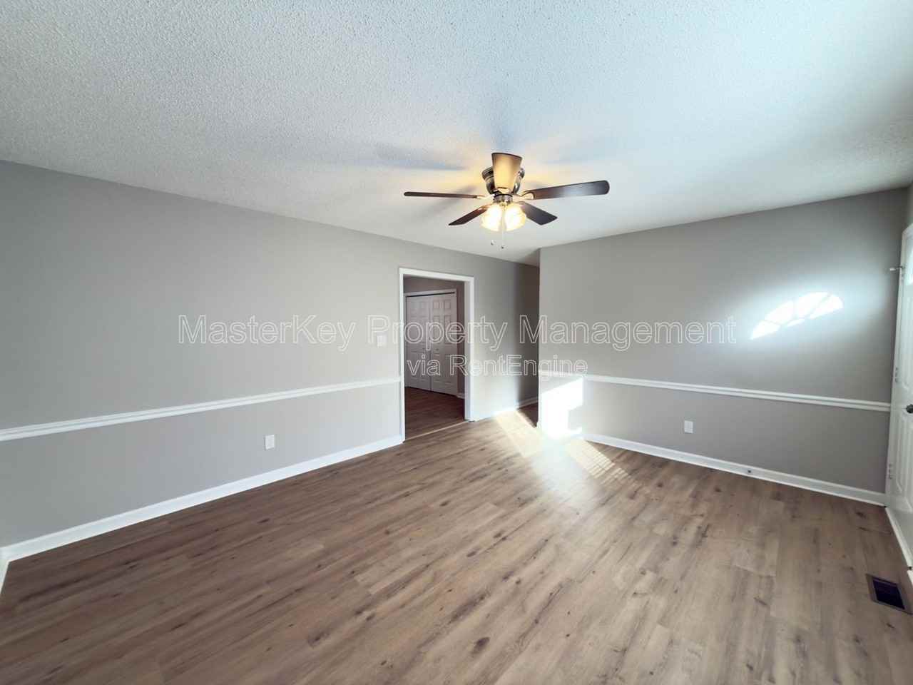 1101 Amber Acres Ln - Photo 5 of 22