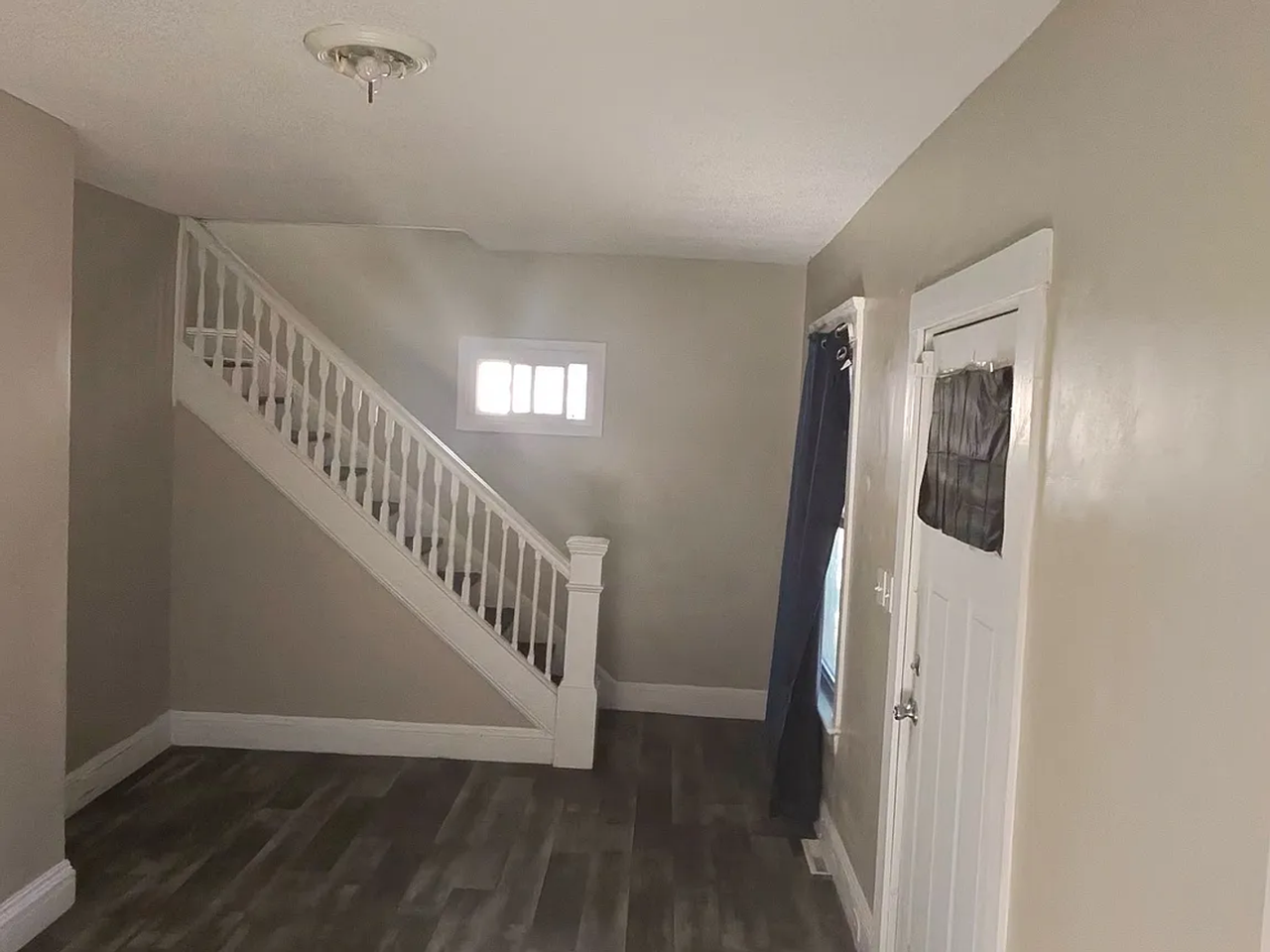 2926 East 130th Street - Photo 3 of 9