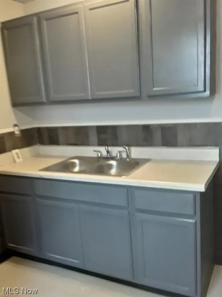 2926 East 130th Street - Photo 4 of 9