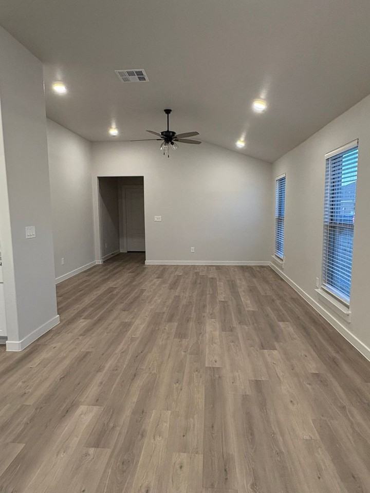 2121 Langford Avenue - Photo 2 of 4
