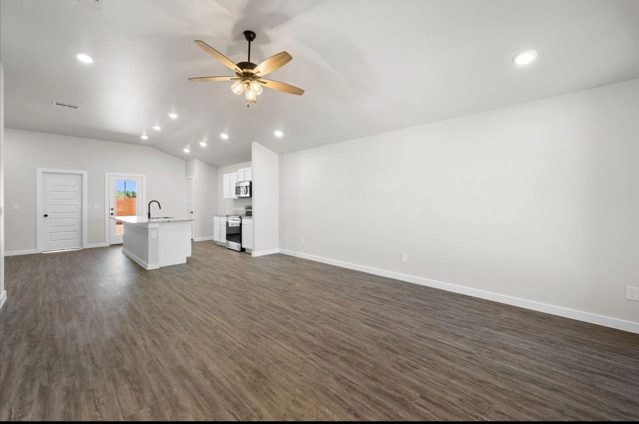 2147 Langford Avenue - Photo 2 of 9