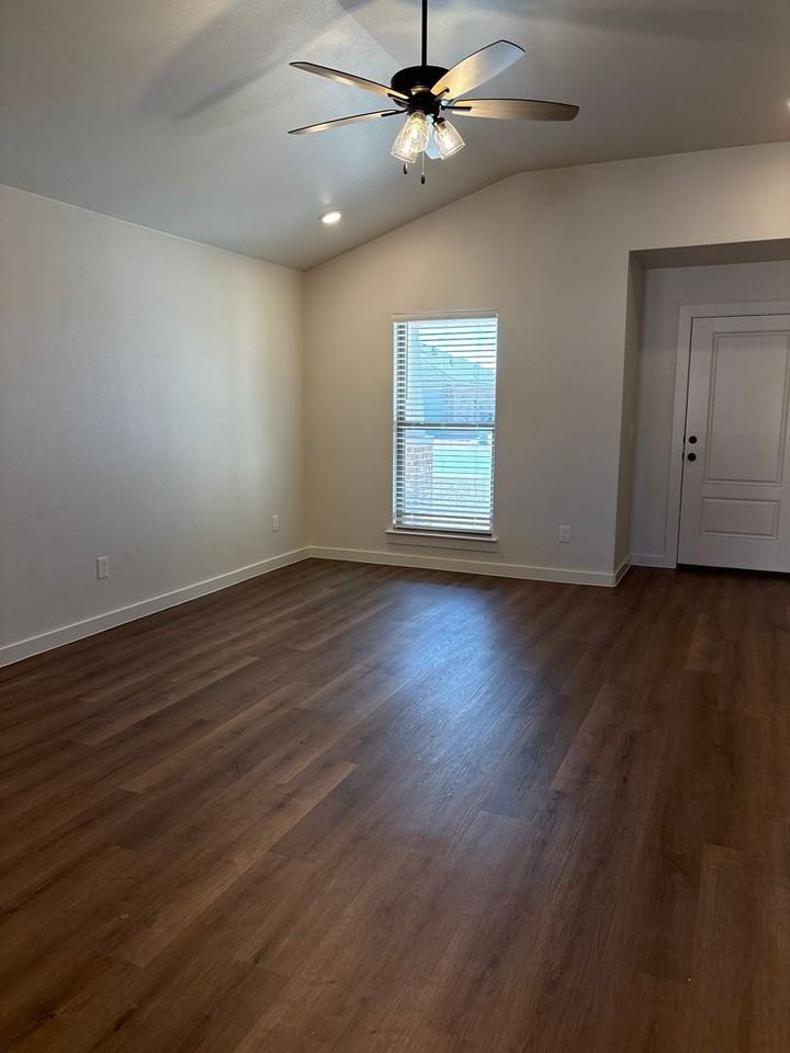 2147 Langford Avenue - Photo 3 of 9