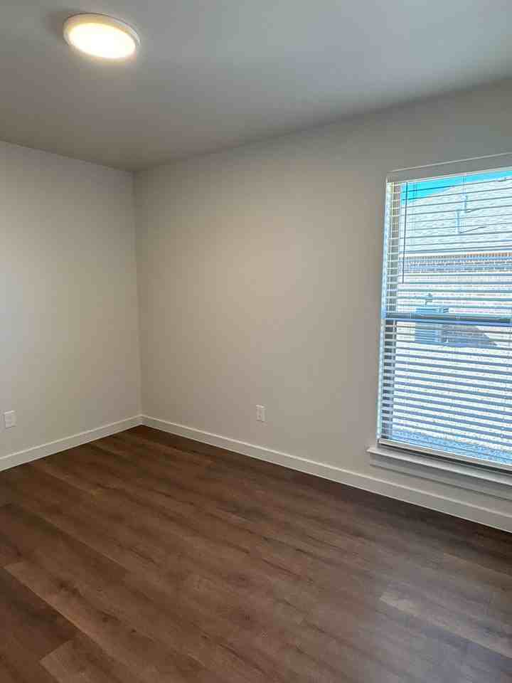 2147 Langford Avenue - Photo 5 of 9