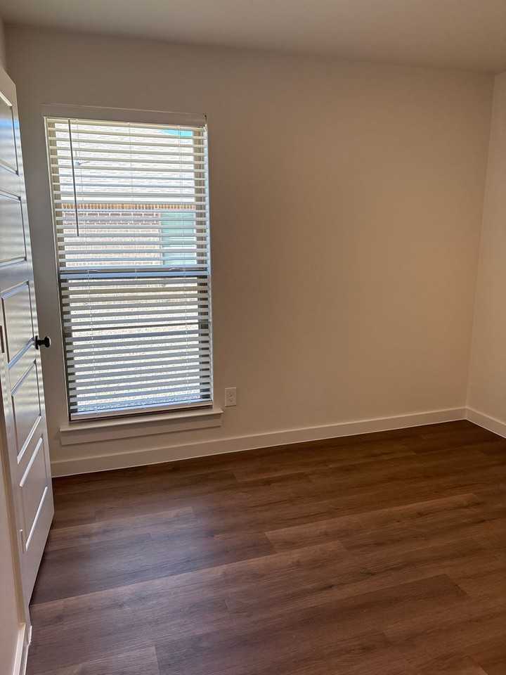 2147 Langford Avenue - Photo 6 of 9