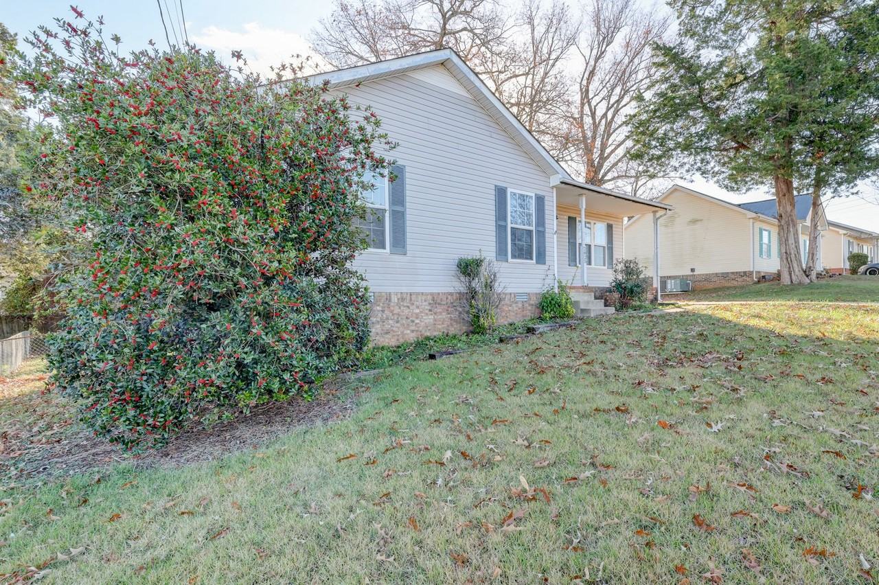 2825 Teakwood Dr - Photo 3 of 50