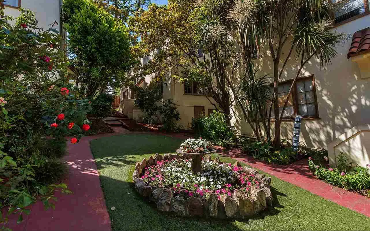 958 Bayview Avenue - Photo 5 of 25