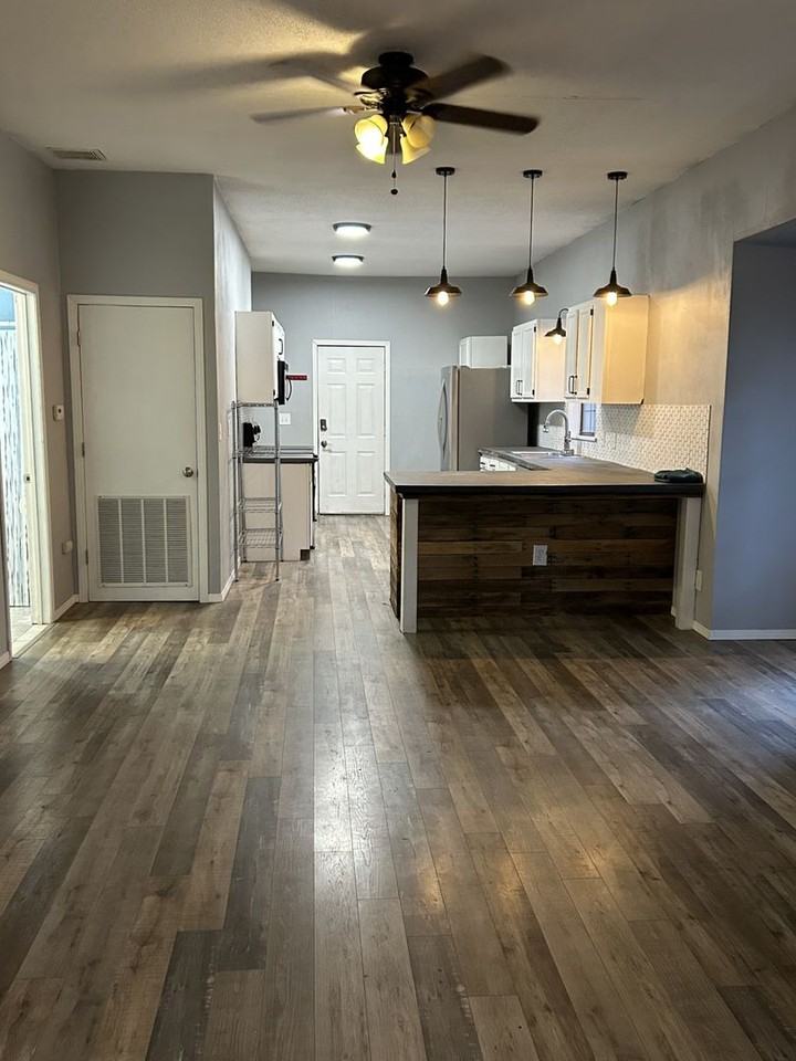 411 West Kansas Street - Photo 3 of 16