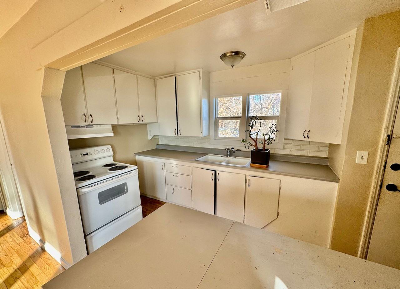 830 31st Avenue - Photo 2 of 5