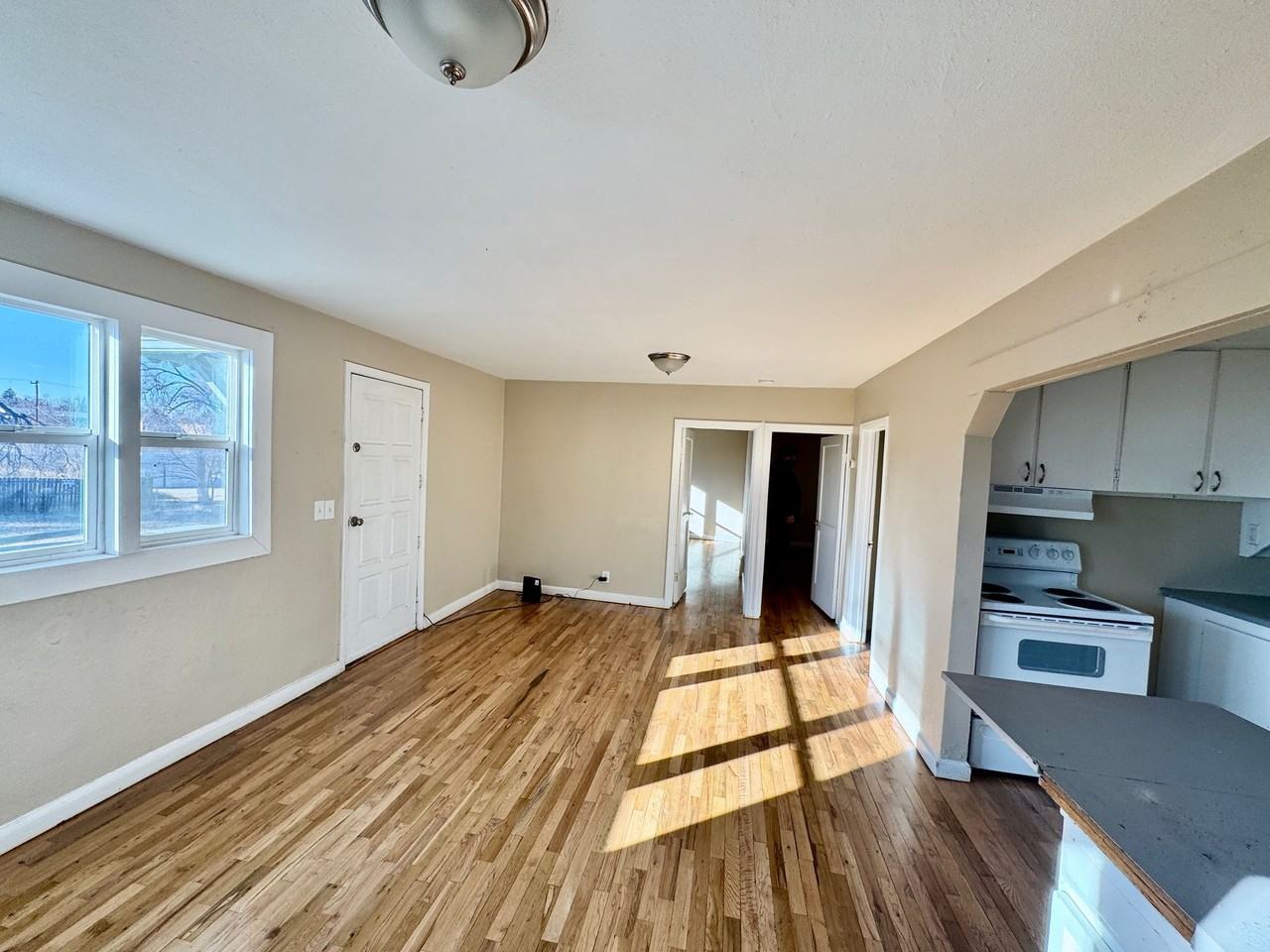 830 31st Avenue - Photo 3 of 5