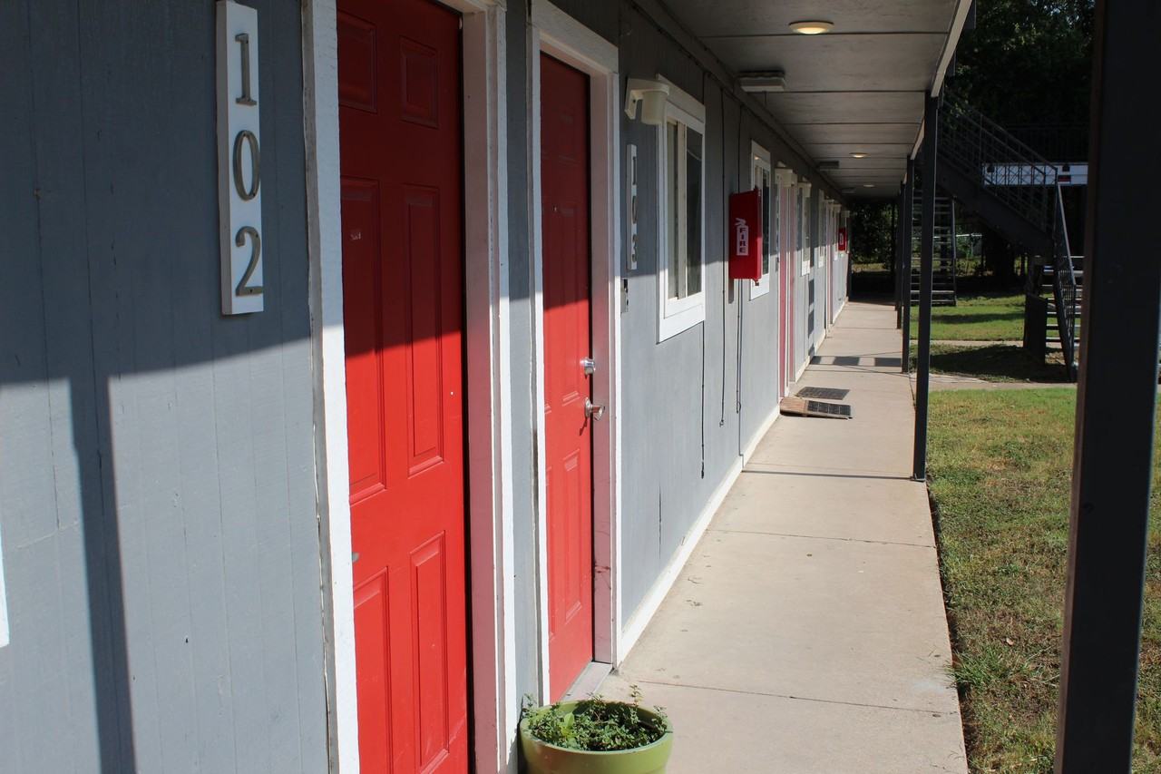 Sunset Palms - Photo 3 of 19