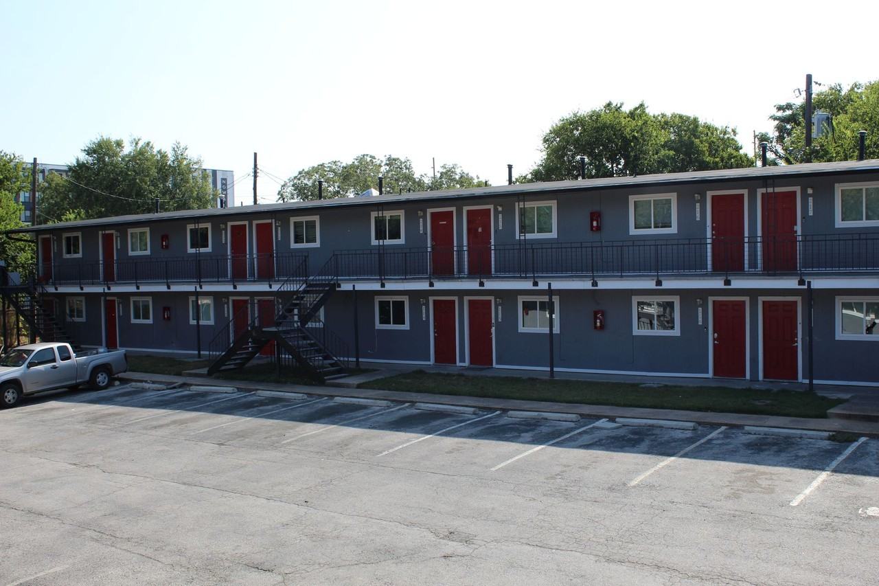 Sunset Palms - Photo 5 of 19