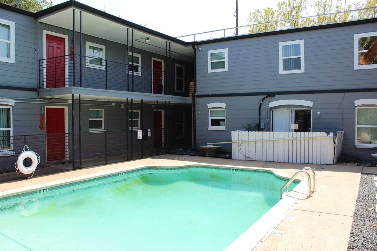 Hyde Park Square - Photo 4 of 50