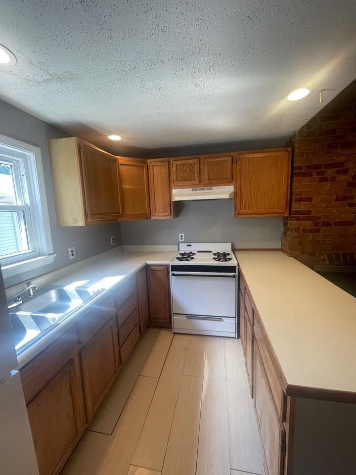 106 Comfort St #108 - Photo 2 of 11