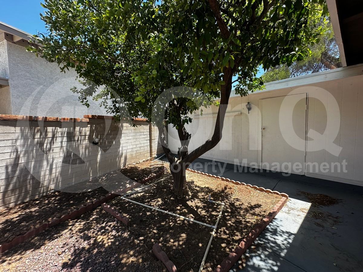 8175 E 20th St - Photo 3 of 30