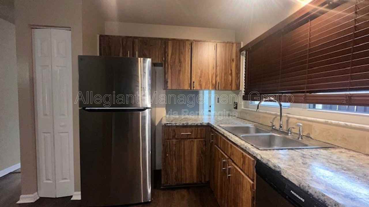 507 Hunter Cir - Photo 3 of 15