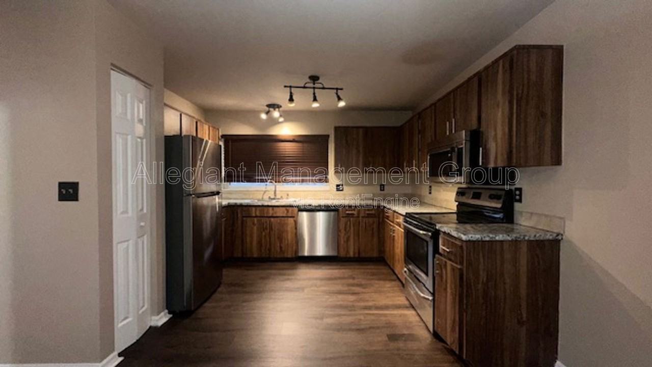 507 Hunter Cir - Photo 4 of 15