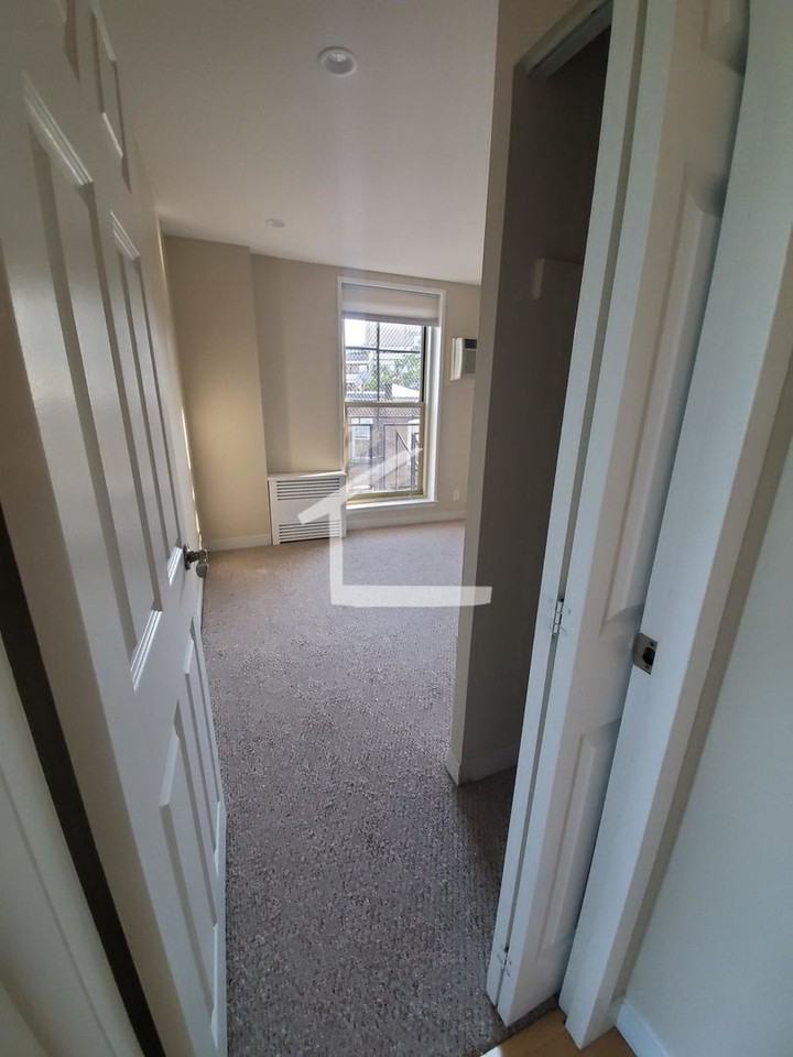 9 Camelot Court - Photo 3 of 11