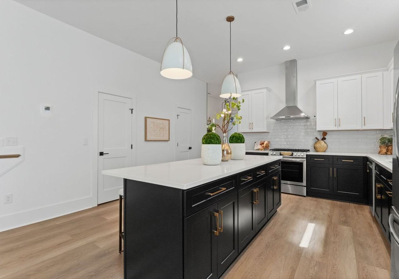 2010 Saint John Street - Photo 6 of 33